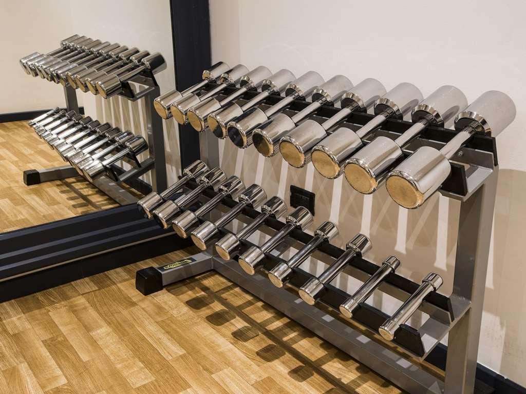 Flyon Hotel & Conference Center Болонья Удобства фото Dumbbells