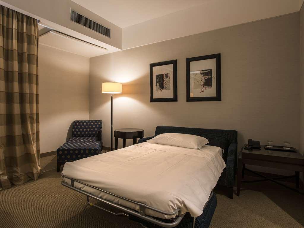 Flyon Hotel & Conference Center Болонья Номер фото Room of a private hospital in Paris