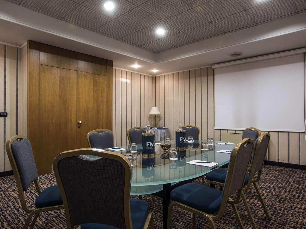 Flyon Hotel & Conference Center Болонья Удобства фото Meeting room