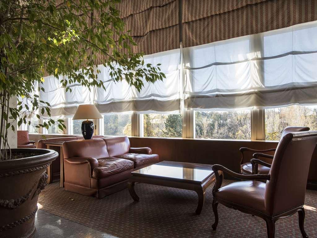 Flyon Hotel & Conference Center Болонья Интерьер фото The interior of the hotel