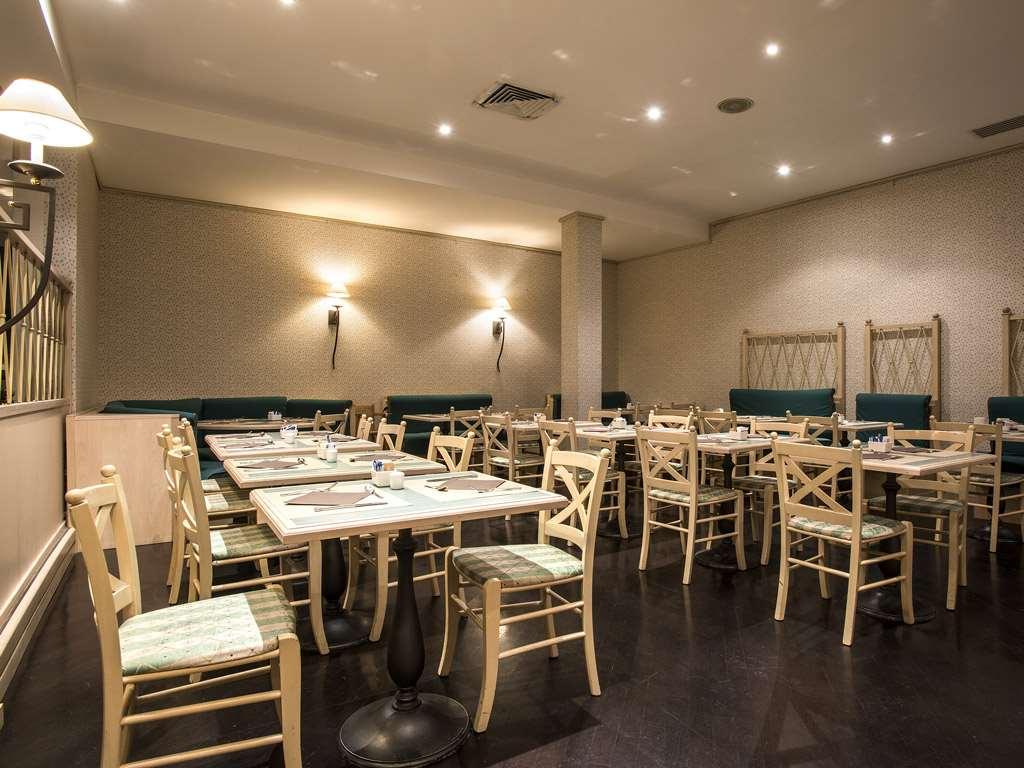 Flyon Hotel & Conference Center Болонья Ресторан фото Restaurant interior
