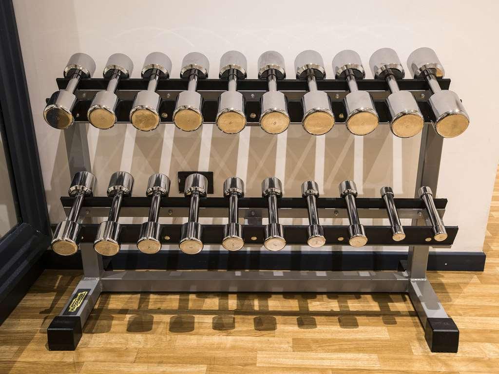 Flyon Hotel & Conference Center Болонья Удобства фото Dumbbell rack
