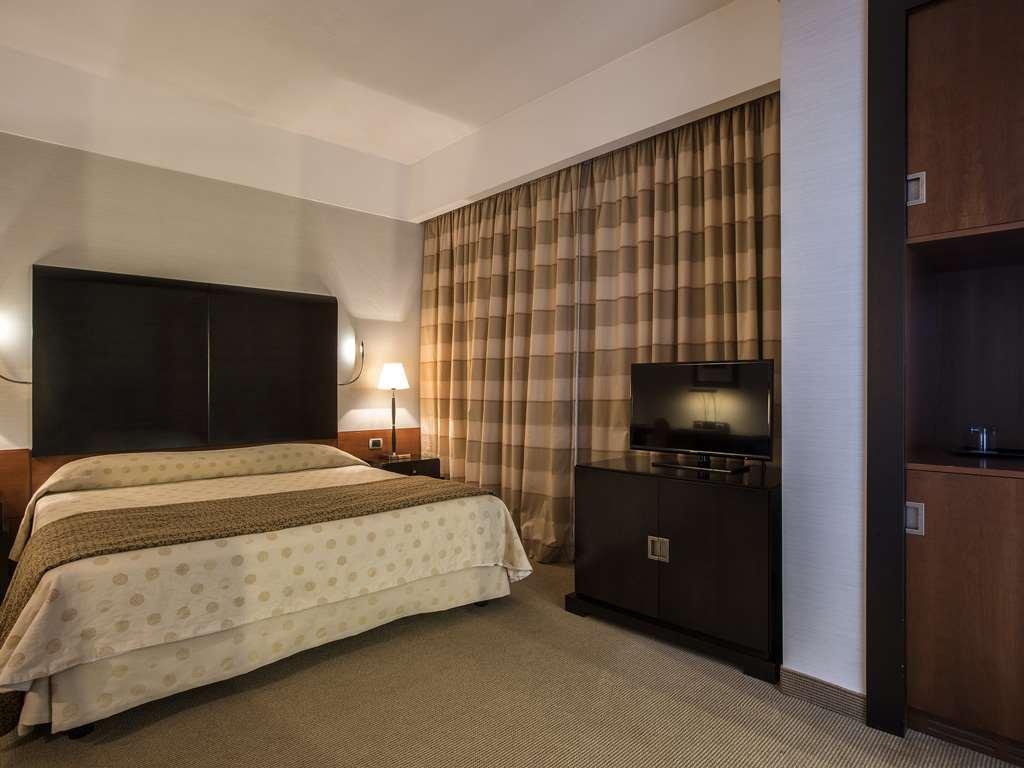 Flyon Hotel & Conference Center Болонья Номер фото Room interior