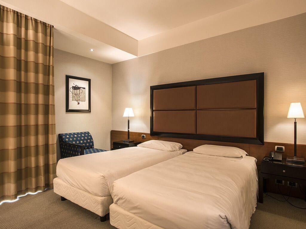 Flyon Hotel & Conference Center Болонья Экстерьер фото A room at the hotel