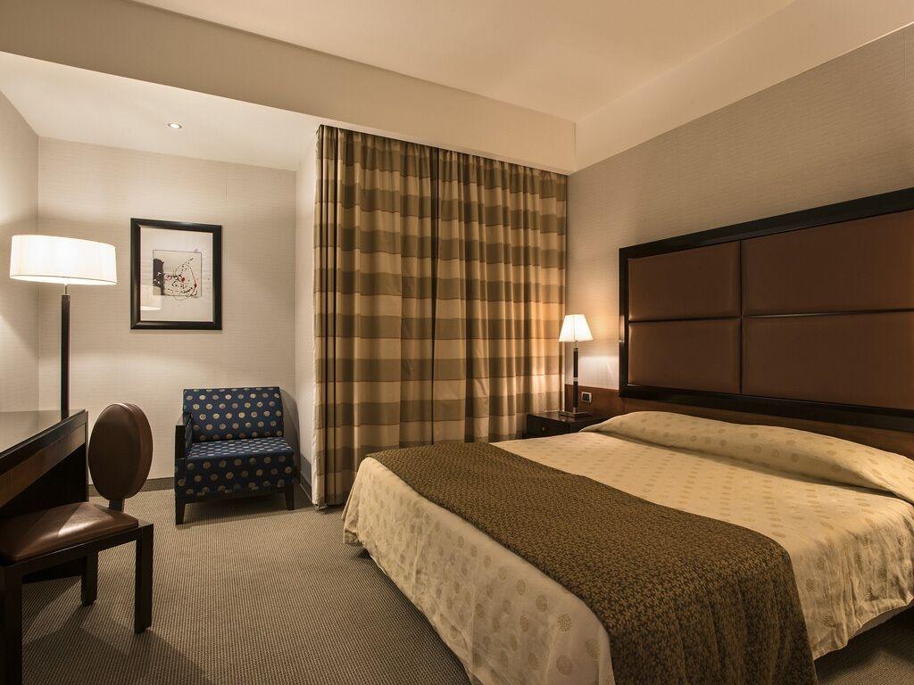 Flyon Hotel & Conference Center Болонья Экстерьер фото A room at the hotel