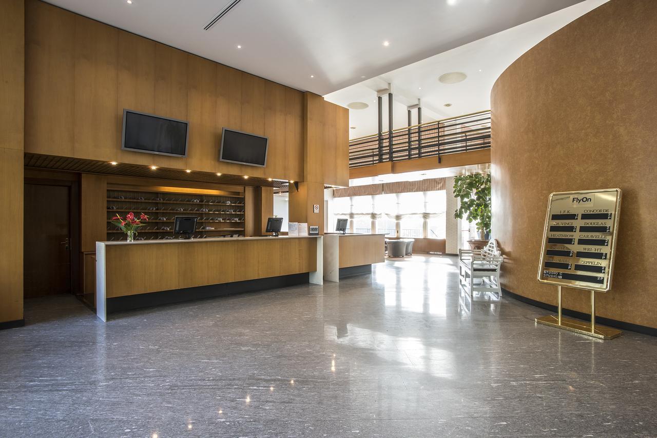 Flyon Hotel & Conference Center Болонья Экстерьер фото Reception