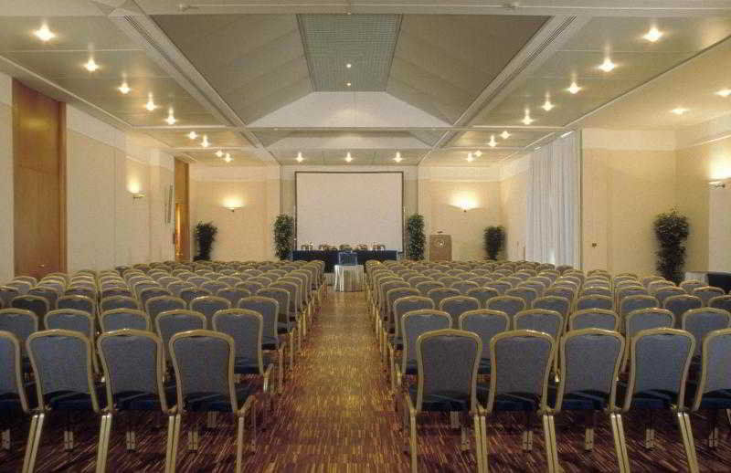 Flyon Hotel & Conference Center Болонья Экстерьер фото The conference hall