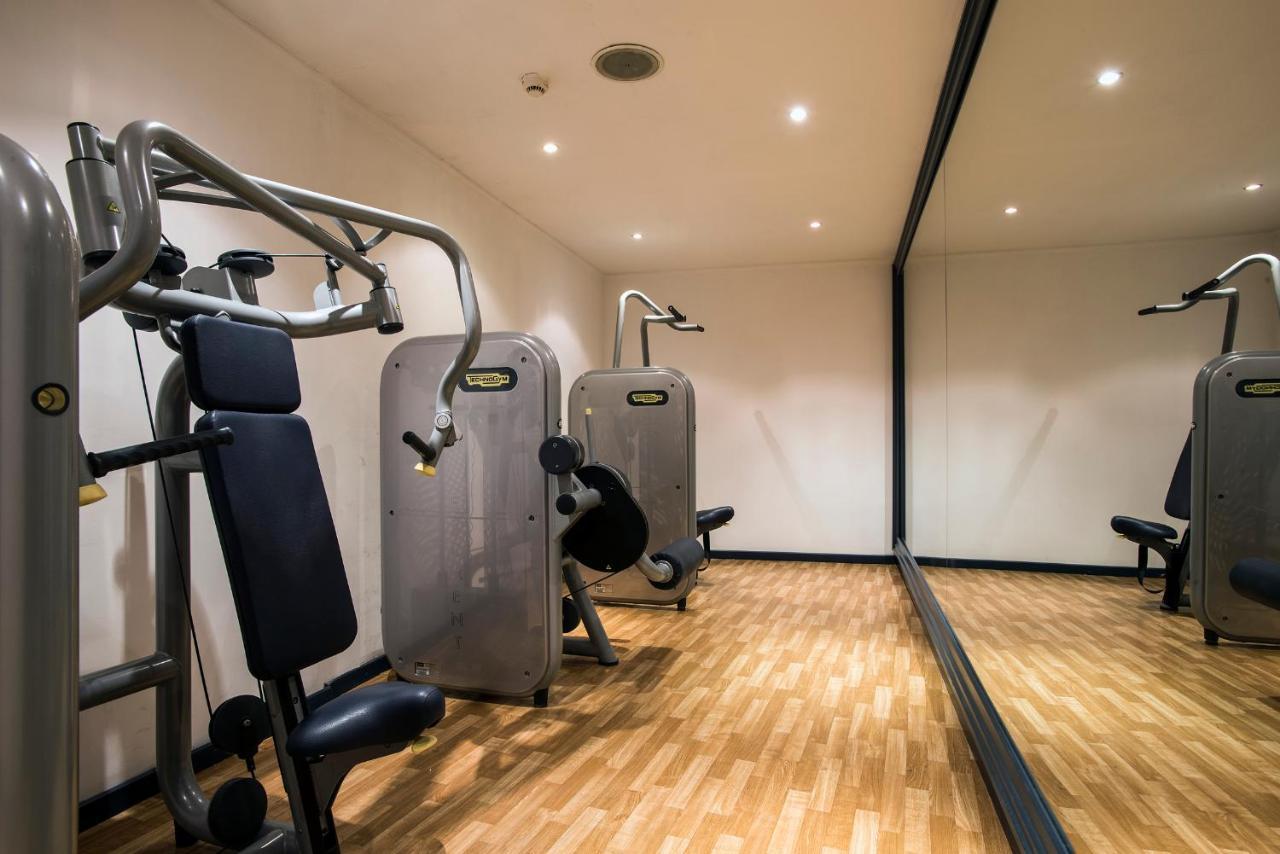 Flyon Hotel & Conference Center Болонья Экстерьер фото Gym equipment