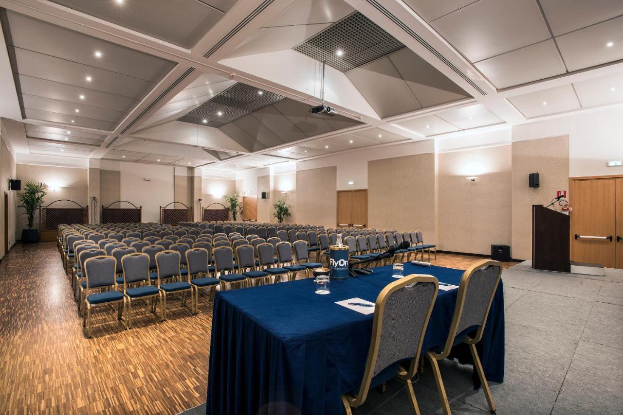 Flyon Hotel & Conference Center Болонья Экстерьер фото The Hall of the Hotel
